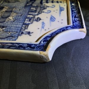 Une plaque en faïence de Delft en bleu et blanc à sujet maritime, 18ème — photo 18