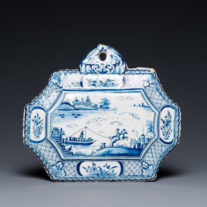 Une plaque en faïence de Delft figurant un coche halé par un cheval, 18ème — photo 1