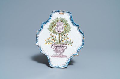 Une plaque en faïence de Delft polychrome à décor d'un arbre orangiste, 18ème