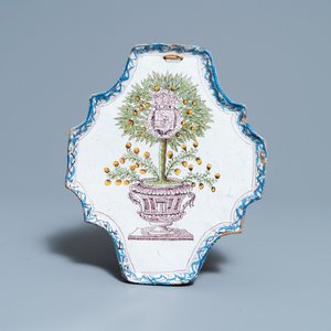 Une plaque en faïence de Delft polychrome à décor d'un arbre orangiste, 18ème — photo 1