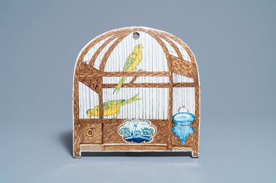 Une plaque en faïence de Delft polychrome à décor trompe l'oeil d'un cage à deux canaris, 18ème