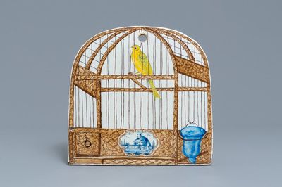 Une plaque en faïence de Delft polychrome à décor trompe l'oeil d'un cage à oiseaux, 18ème