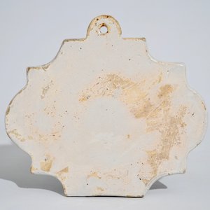 Une plaque en faïence de Delft polychrome aux Chinois, 18ème — photo 2