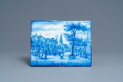 Une plaque en faïence d'Utrecht en bleu et blanc avec une vue topographique, vers 1800