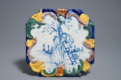 Une plaque en faïence polychrome de Delft à décor de 'La cueillette de cerises', 18ème