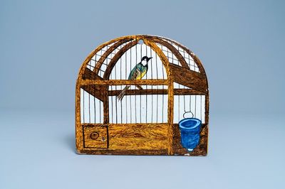 Une plaque en forme de cage à oiseaux en faïence de Delft polychrome, datée 1773