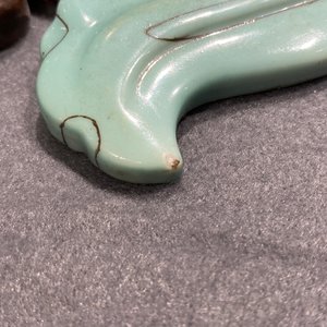 Une plaque en forme de gourde en porcelaine de Chine rouge de fer et doré, 19ème — photo 18