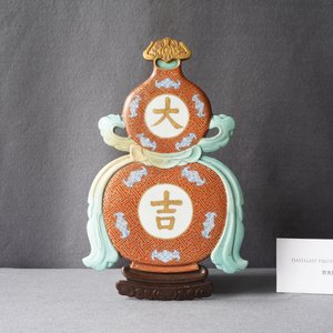 Une plaque en forme de gourde en porcelaine de Chine rouge de fer et doré, 19ème — photo 3