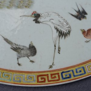 Une plaque en porcelaine de Chine famille rose à décor d'oiseaux, 19ème — photo 5