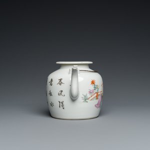 Une plaque en porcelaine de Chine famille rose et une théière en qianjiang cai, 19/20ème — photo 7