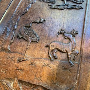 Une plaque en porcelaine de Chine grisaille dans un écran de table en bois, République, 20ème — photo 25