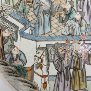 Une plaque en porcelaine de Chine qianjiang cai, 19/20ème — photo 4