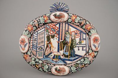 Une plaque ovale en faïence de Delft au décor chinoiserie, ca. 1800