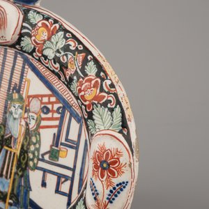 Une plaque ovale en faïence de Delft au décor chinoiserie, ca. 1800 — photo 5