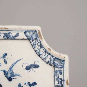 Une plaque quadrangulaire en faïence de Delft, a. 1740 — photo 3