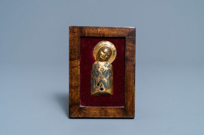 Une plaque représentant la Vierge en émaux champlevés et cuivre doré de Limoges, France, 13ème