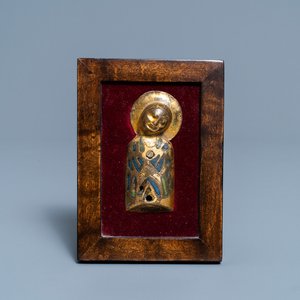 Une plaque représentant la Vierge en émaux champlevés et cuivre doré de Limoges, France, 13ème — photo 1