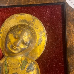 Une plaque représentant la Vierge en émaux champlevés et cuivre doré de Limoges, France, 13ème — photo 12
