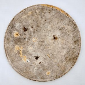 Une plaque ronde en porcelaine de Chine qianjiang cai, 19/20ème — photo 2