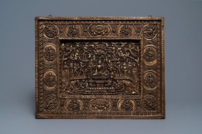 Une plaque votive en bronze doré incrusté de corail et turquoise, Tibet ou Népal, 19ème
