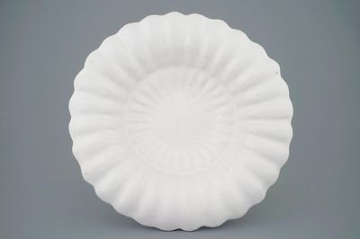 Une plat polylobé en faïence de Delft, 17ème