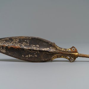Une pointe de lance en bronze incrusté d'or et argent, Chine, Période des Royaumes combattants (475-221 av. JC) — photo 1