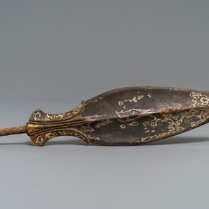 Une pointe de lance en bronze incrusté d'or et argent, Chine, Période des Royaumes combattants (475-221 av. JC) — photo 2