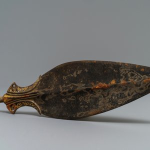 Une pointe de lance en bronze incrusté d'or et argent, Chine, Période des Royaumes combattants (475-221 av. JC) — photo 3