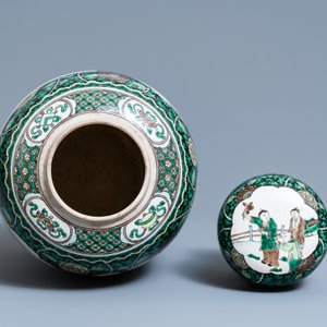 Une potiche couverte en biscuit émaillé vert, Chine, 19ème — photo 5