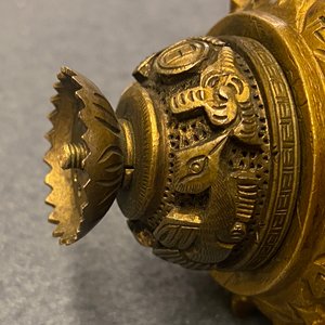 Une prise de chapeau de Mandarin en bronze doré, agate et cristal, 18ème — photo 18