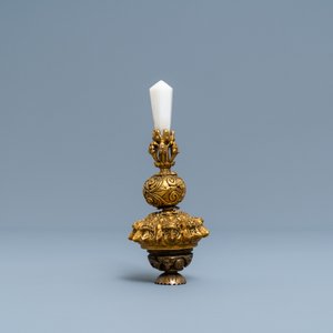 Une prise de chapeau de Mandarin en bronze doré, agate et cristal, 18ème — photo 3