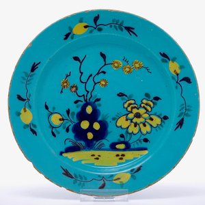 Une rare assiette en faïence Delft polychrome à fond turquoise, 18ème — photo 1