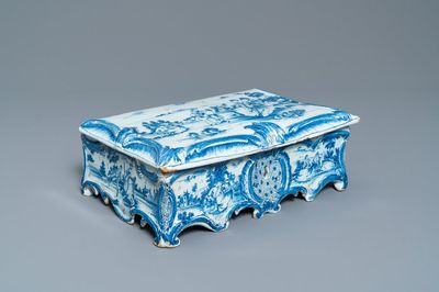 Une rare boîte à bijoux et son couvercle en faïence de Delft en bleu et blanc, 18ème