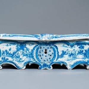Une rare boîte à bijoux et son couvercle en faïence de Delft en bleu et blanc, 18ème — photo 4