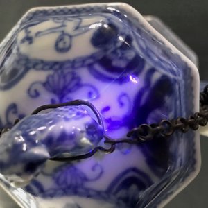 Une rare cafetière en porcelaine de Chine bleu et blanc à décor "La déesse Europe et le taureau", Kangxi — photo 11