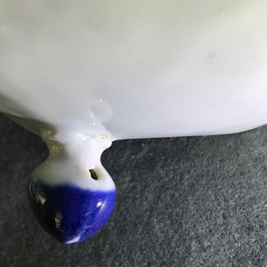 Une rare cafetière en porcelaine de Chine bleu et blanc à décor "La déesse Europe et le taureau", Kangxi — photo 28