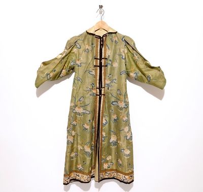 Une robe d'opéra en soie brodée, Chine, 19/20ème