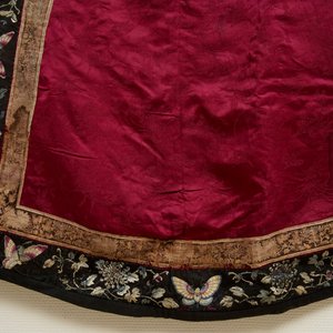 Une robe informelle Manchu en soie brodée à fond rose, 19ème — photo 5