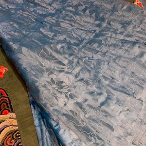Une robe 'jifu' en soie brodée à décor de dragons à cinq griffes sur fond turquoise, Chine, 19ème — photo 21