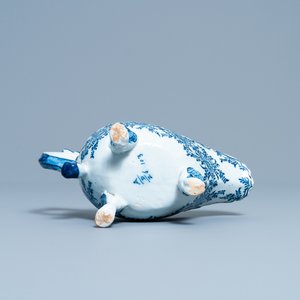 Une saucière en faïence de Delft en bleu et blanc, 18ème — photo 7