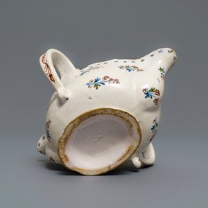 Une saucière en faïence polychrome de Bruxelles à décor 'à la haie fleurie', 18ème — photo 7