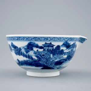Une saucière en porcelaine de Chine bleu et blanc du Nanking cargo, Qianlong — photo 3