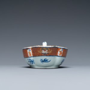 Une saucière en porcelaine de Chine de style Imari à décor 'Dames au Parasol', Qianlong — photo 4