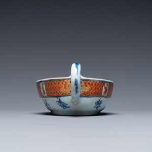 Une saucière en porcelaine de Chine de style Imari à décor 'Dames au Parasol', Qianlong — photo 6