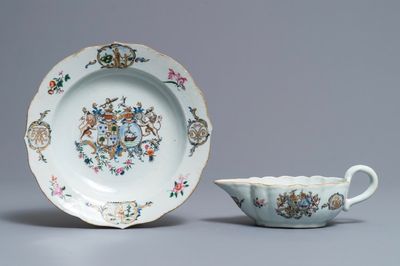 Une saucière et une assiette en porcelaine de Chine famille rose pour le marché hollandais, blasons de Van Tets, Qianlong