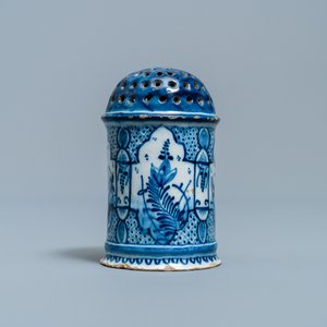 Une saupoudreuse en faïence de Delft en bleu et blanc, 18ème — photo 5