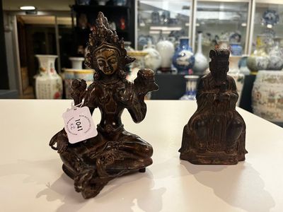 Une sculpture de Wenchang Wang en bronze et une Tara en alliage de cuivre, Chine, Ming et 19/20ème — photo 1