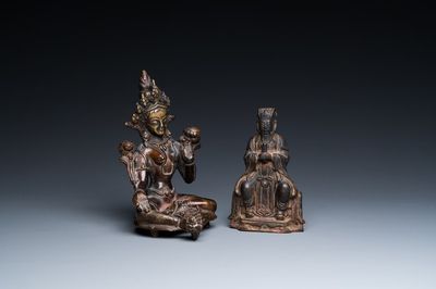 Une sculpture de Wenchang Wang en bronze et une Tara en alliage de cuivre, Chine, Ming et 19/20ème