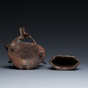 Une sculpture de Wenchang Wang en bronze et une Tara en alliage de cuivre, Chine, Ming et 19/20ème — photo 7