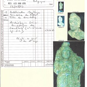 Une sculpture du Bodhisattva Maitreya, un fragment d'un bouddha assis et une sculpture d'un maître avec un enfant en schiste, Gandhara, 1/5ème — photo 3
